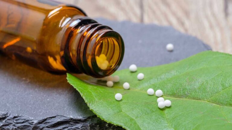 Autoconhecimento e Saúde: A Contribuição da Homeopatia para o Bem-Estar Feminino