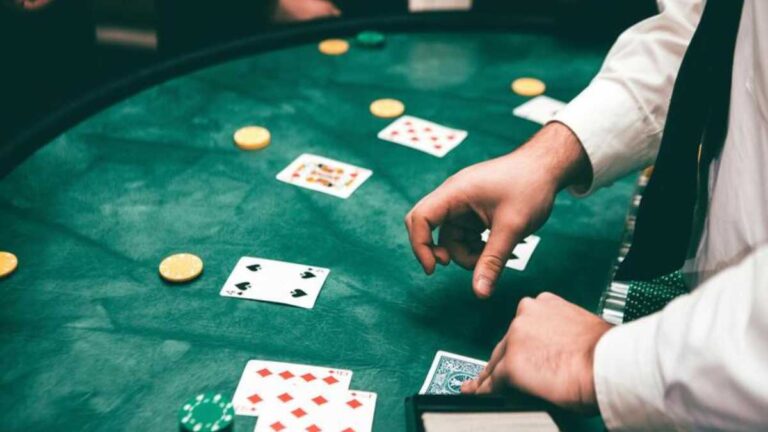 Estratégias para melhorar seu jogo de poker online