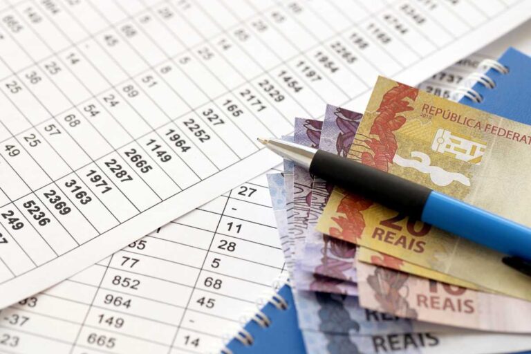 Economia brasileira: desafios e oportunidades Economia brasileira: desafios e oportunidades