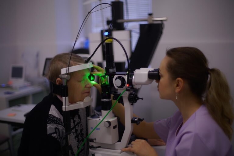 5 Dicas e Cuidados Essenciais para Escolher um Bom Oftalmologista — Especialmente se Você Pensa em Cirurgia Dicas e Cuidados Essenciais para Escolher um Bom Oftalmologista — Especialmente se Você Pensa em Cirurgia